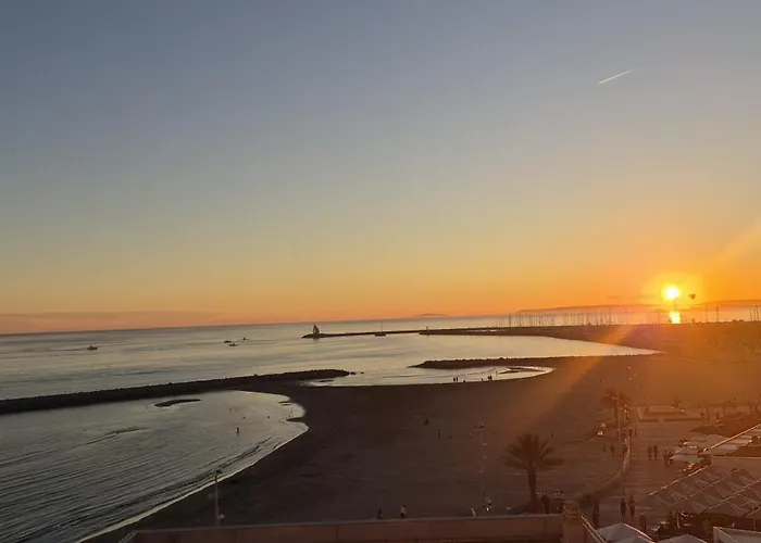 Appartement Vue Mer Exceptionnelle Plage A 1 Min, Parking Prive, 6 Pers *